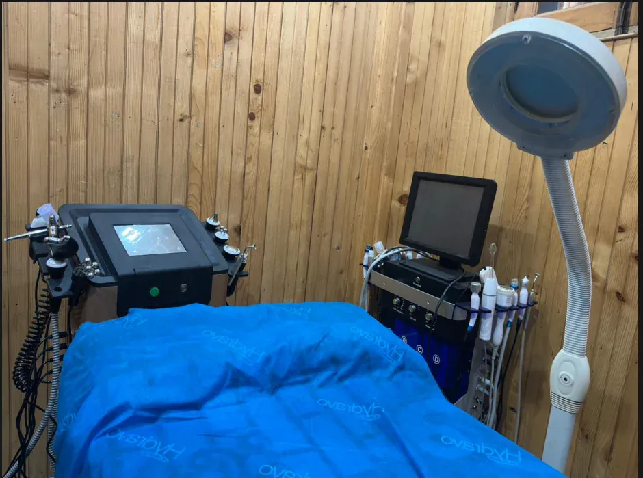 Hydra facial treatment room