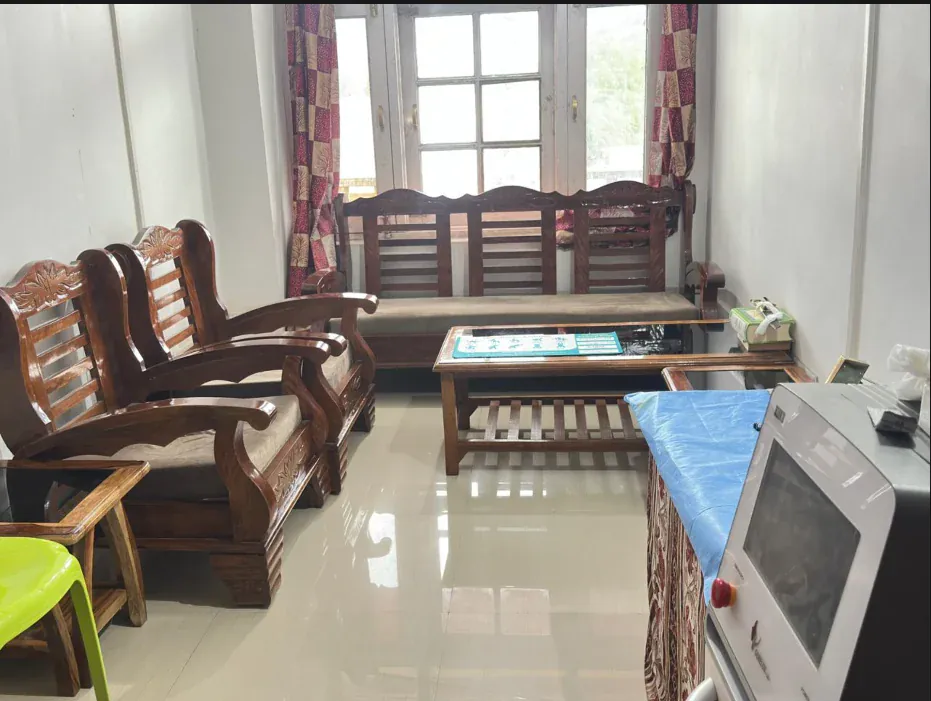 Patient consultation lounge